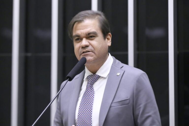 “Não irei a Israel”, diz deputado que viajou para resgatar o pai “nao-irei-a-israel”,-diz-deputado-que-viajou-para-resgatar-o-pai