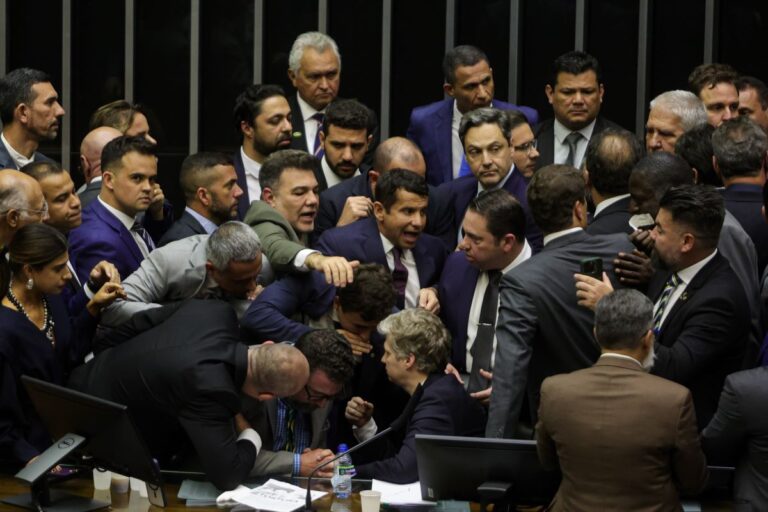 Obstrução na Câmara: entenda o rito depois de denúncias contra 14 deputados obstrucao-na-camara:-entenda-o-rito-apos-denuncias-contra-14-deputados