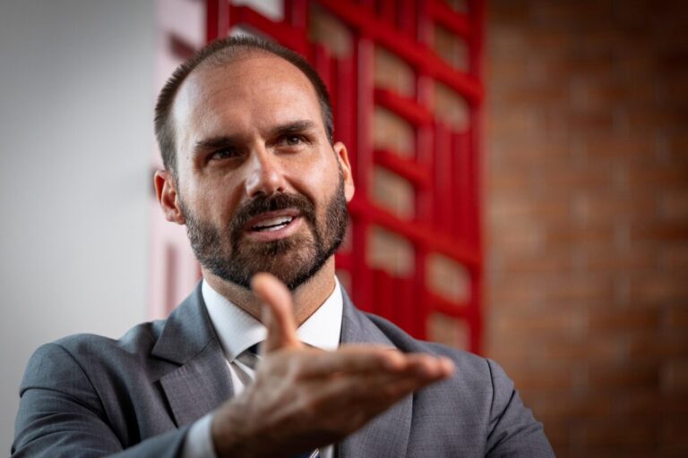PF abre processo disciplinar para investigar Eduardo Bolsonaro nos EUA pf-abre-processo-disciplinar-para-investigar-eduardo-bolsonaro-nos-eua