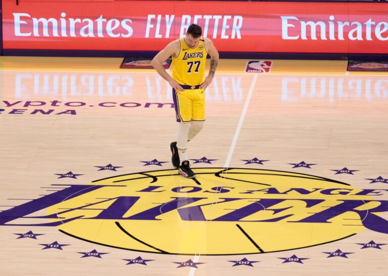 Vídeo: astro da NBA é alvo de críticas depois de ser identificado em fast food video:-astro-da-nba-e-alvo-de-criticas-apos-ser-flagrado-em-fast-food
