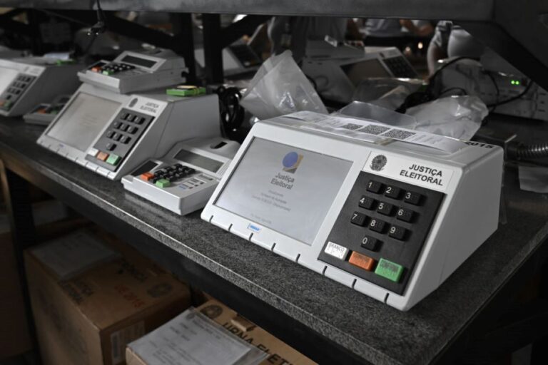 Saiba quando as urnas iniciam a ser testadas para as eleições de 2026 saiba-quando-as-urnas-comecam-a-ser-testadas-para-as-eleicoes-de-2026