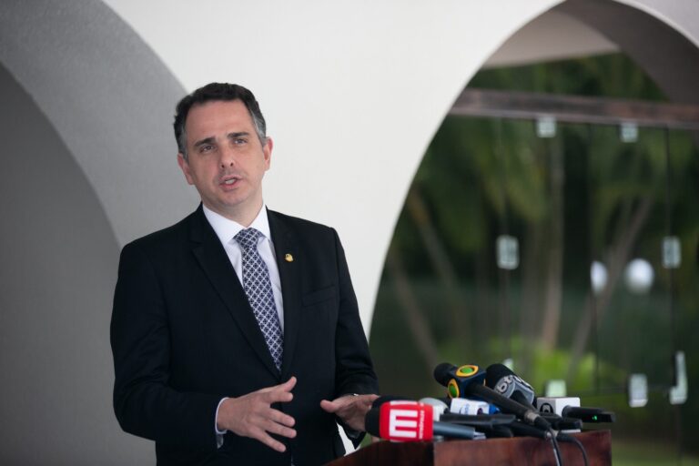 Cotado ao governo de Minas Gerais, Rodrigo Pacheco se filia ao PSB cotado-ao-governo-de-minas-gerais,-rodrigo-pacheco-se-filia-ao-psb