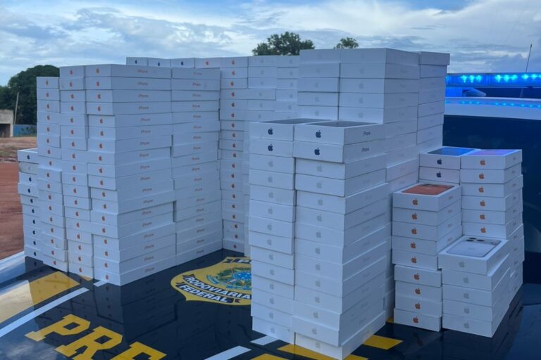 PRF apreende contrabando de iPhones e vinhos no valor de R$ 5 milhões prf-apreende-contrabando-de-iphones-e-vinhos-no-valor-de-r$-5-milhoes
