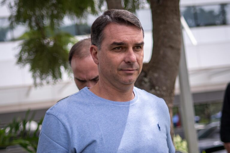 Deputado aciona PF para investigar elo de apoiadores de Flávio com CV deputado-aciona-pf-para-investigar-elo-de-aliados-de-flavio-com-cv